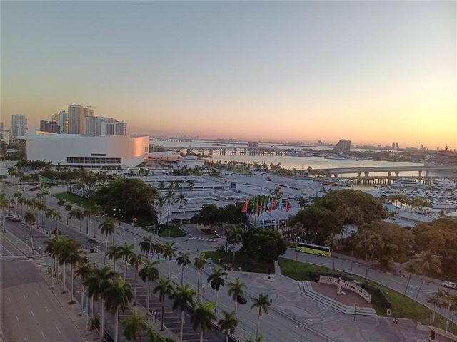 244 Biscayne Boulevard 2805, Miami, FL 33132