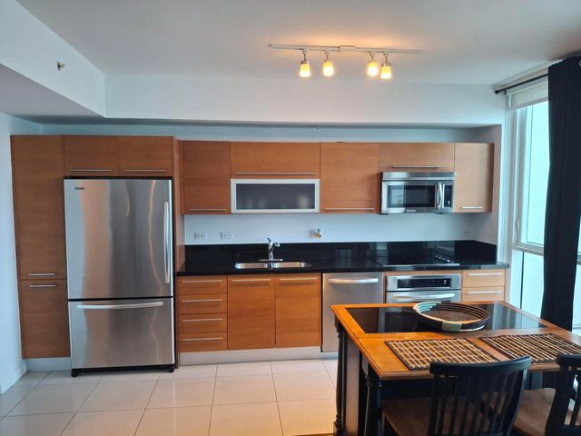 244 Biscayne Boulevard 2805, Miami, FL 33132