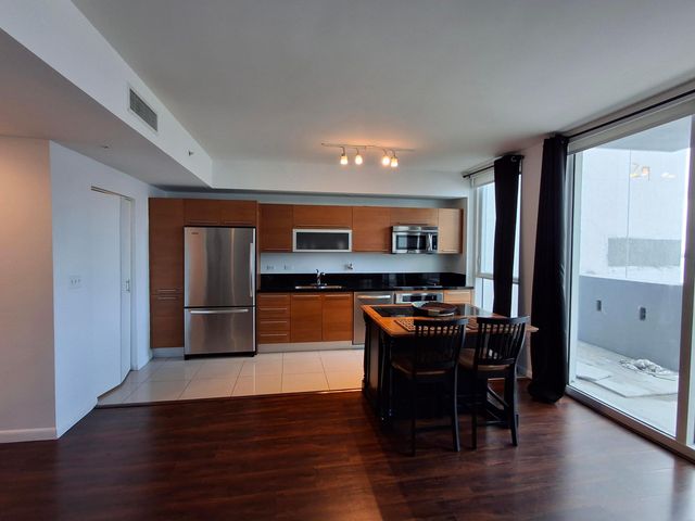 244 Biscayne Boulevard 2805, Miami, FL 33132