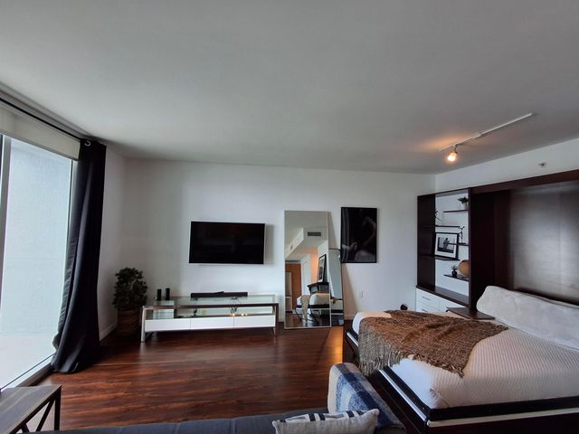 244 Biscayne Boulevard 2805, Miami, FL 33132