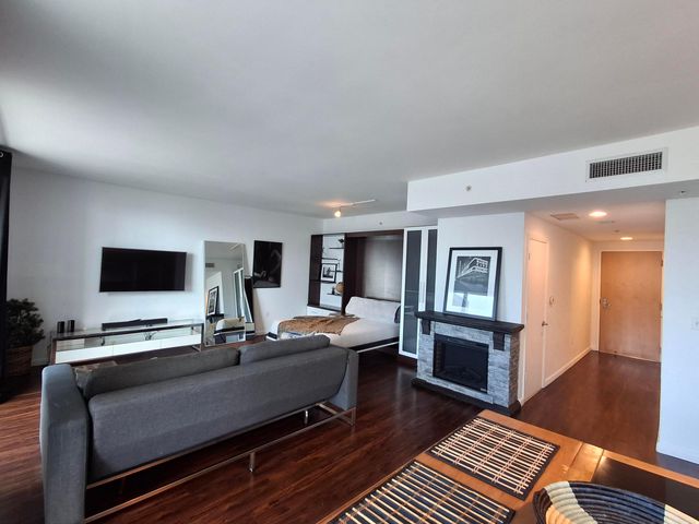 244 Biscayne Boulevard 2805, Miami, FL 33132