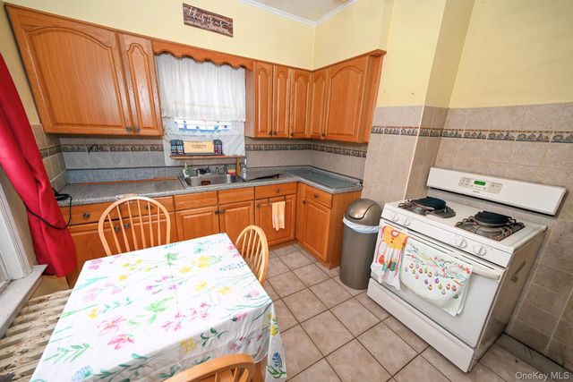 7025 71st Place, Glendale, NY 11385