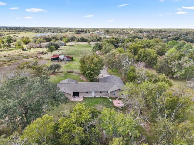 527 County Road 214, Bay City, TX 77414