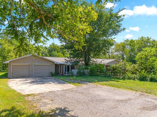 527 County Road 214, Bay City, TX 77414