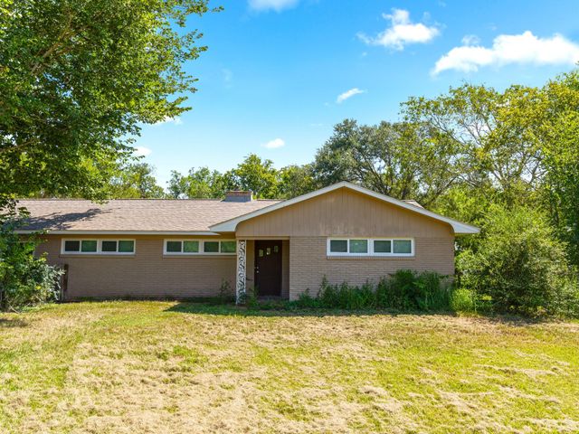527 County Road 214, Bay City, TX 77414
