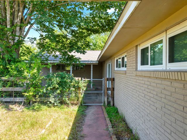 527 County Road 214, Bay City, TX 77414