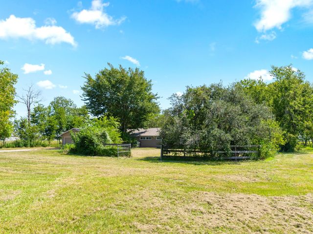 527 County Road 214, Bay City, TX 77414