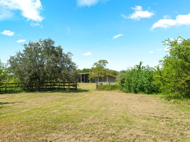 527 County Road 214, Bay City, TX 77414