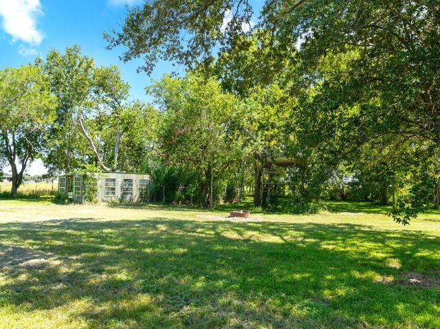 527 County Road 214, Bay City, TX 77414