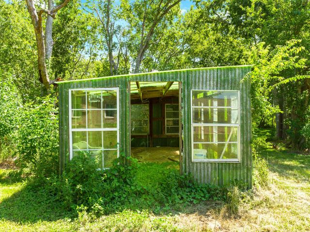 527 County Road 214, Bay City, TX 77414