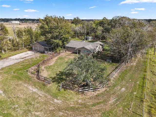 527 County Road 214, Bay City, TX 77414