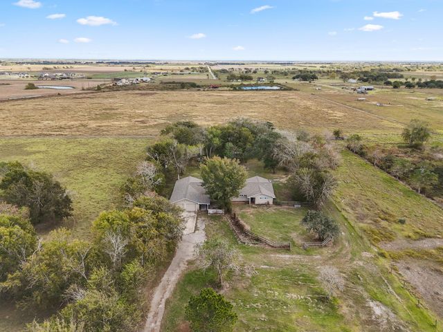 527 County Road 214, Bay City, TX 77414