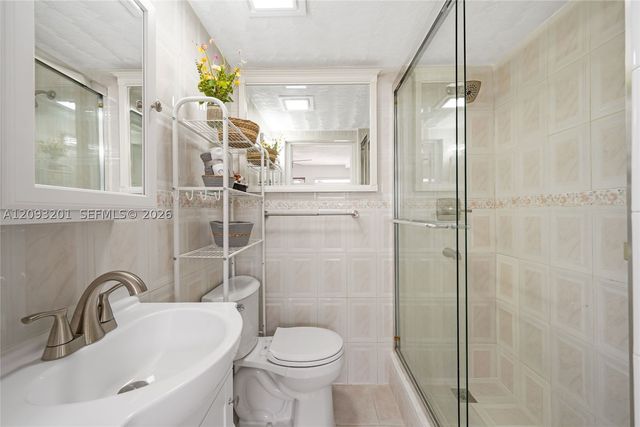 1250 W 34th St, Hialeah, FL 33012