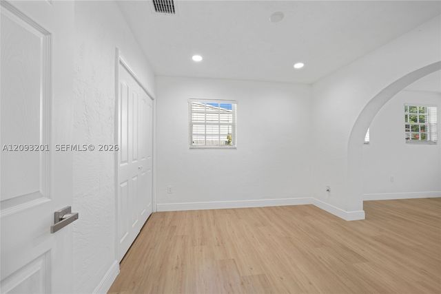1250 W 34th St, Hialeah, FL 33012