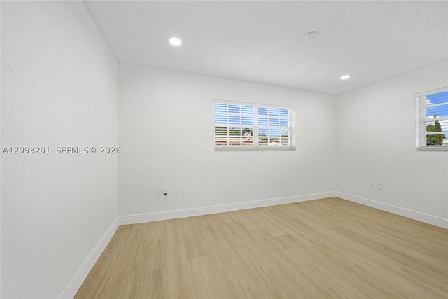 1250 W 34th St, Hialeah, FL 33012