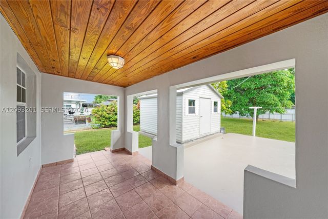 1250 W 34th St, Hialeah, FL 33012