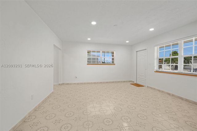 1250 W 34th St, Hialeah, FL 33012
