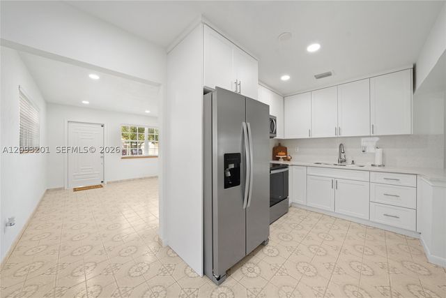 1250 W 34th St, Hialeah, FL 33012