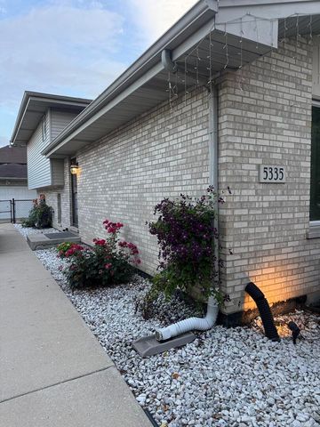 5335 W 108th Place, Oak Lawn, IL 60453
