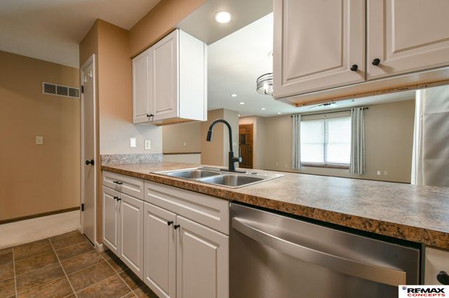 922 Carriage Way, Lincoln, NE 68510