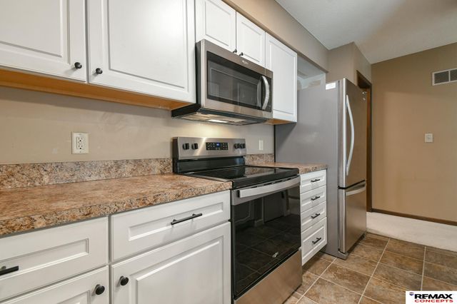 922 Carriage Way, Lincoln, NE 68510