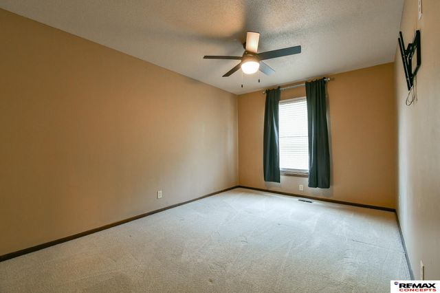 922 Carriage Way, Lincoln, NE 68510