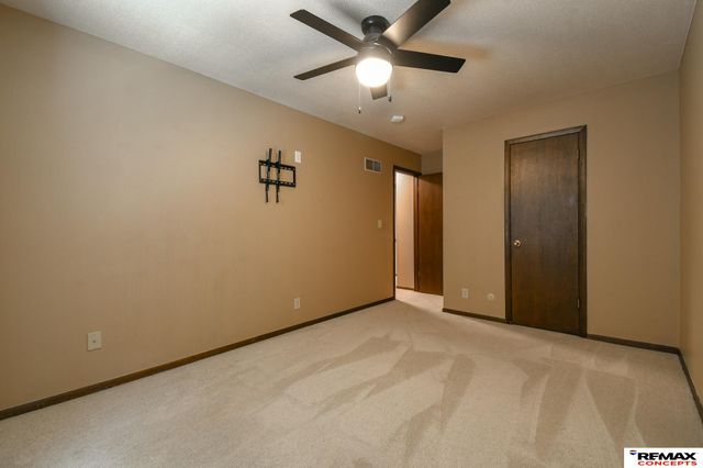 922 Carriage Way, Lincoln, NE 68510