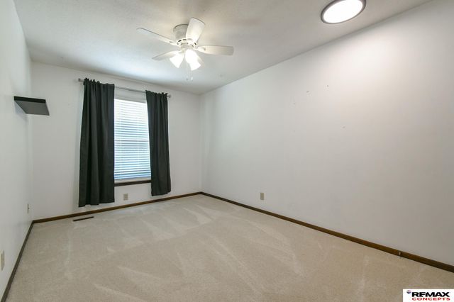 922 Carriage Way, Lincoln, NE 68510