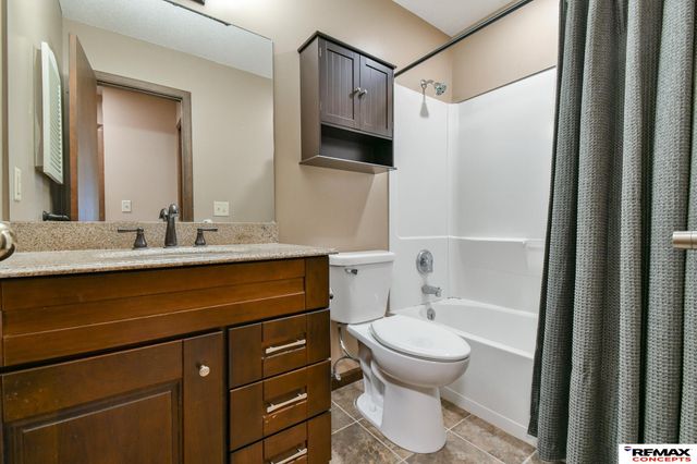 922 Carriage Way, Lincoln, NE 68510