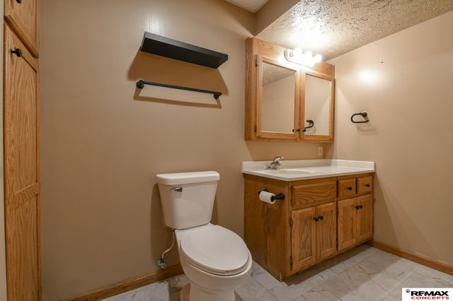 922 Carriage Way, Lincoln, NE 68510