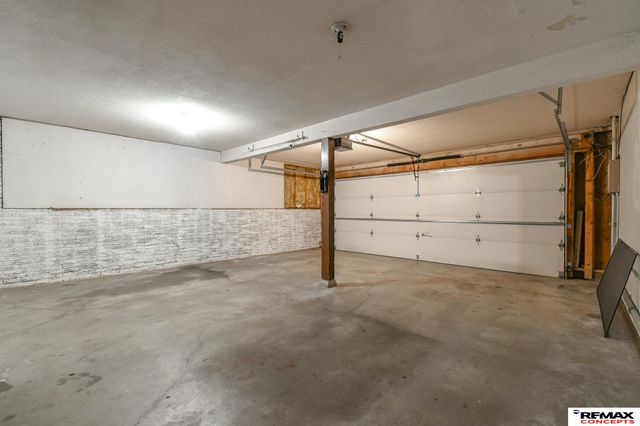 922 Carriage Way, Lincoln, NE 68510