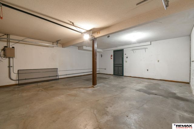 922 Carriage Way, Lincoln, NE 68510