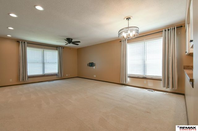922 Carriage Way, Lincoln, NE 68510