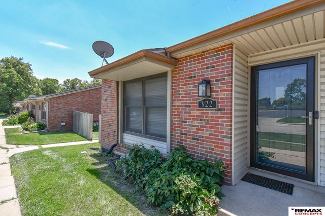 922 Carriage Way, Lincoln, NE 68510