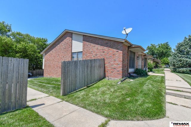 922 Carriage Way, Lincoln, NE 68510