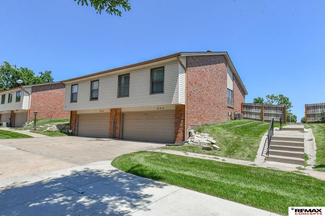922 Carriage Way, Lincoln, NE 68510