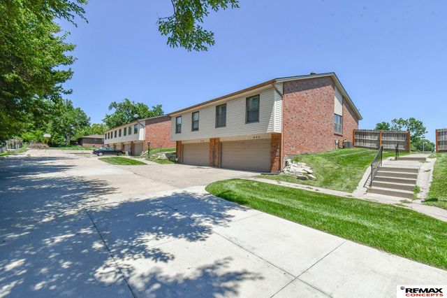 922 Carriage Way, Lincoln, NE 68510
