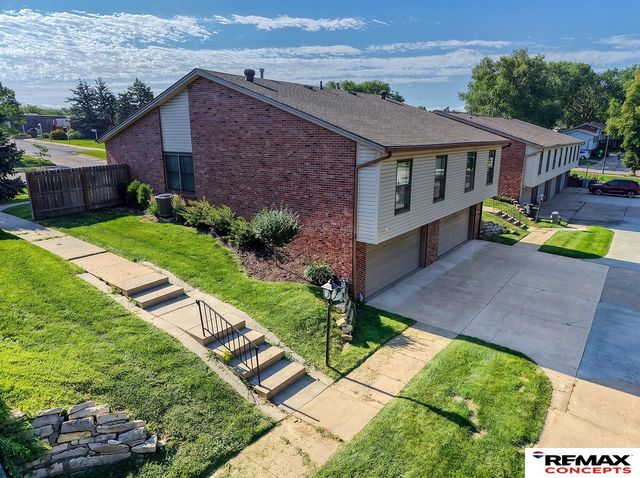 922 Carriage Way, Lincoln, NE 68510