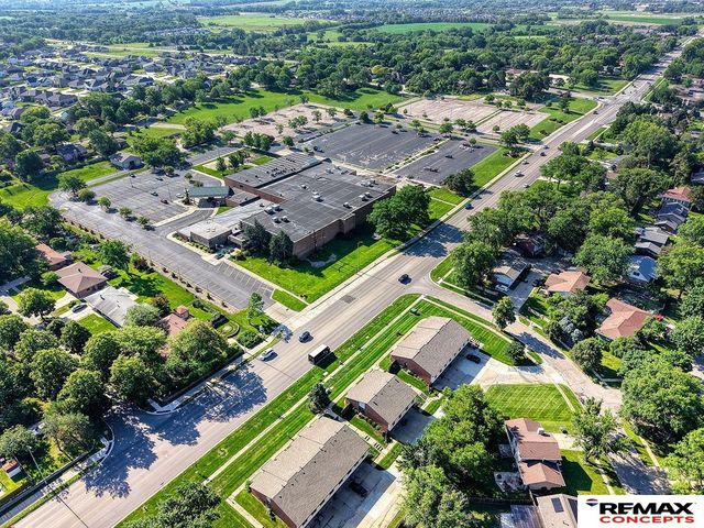 922 Carriage Way, Lincoln, NE 68510