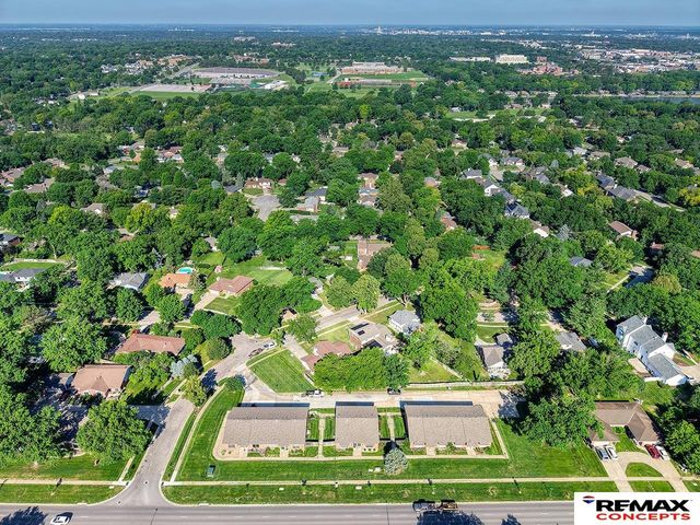 922 Carriage Way, Lincoln, NE 68510