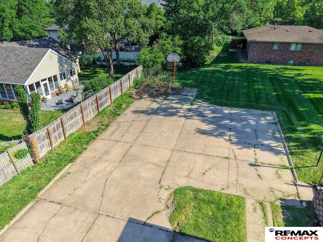 922 Carriage Way, Lincoln, NE 68510