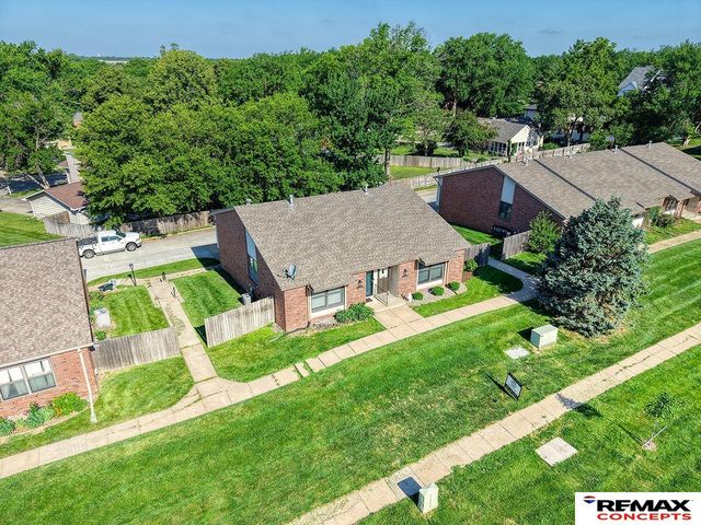 922 Carriage Way, Lincoln, NE 68510