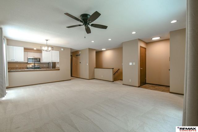 922 Carriage Way, Lincoln, NE 68510