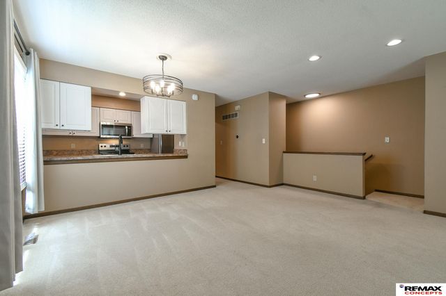 922 Carriage Way, Lincoln, NE 68510