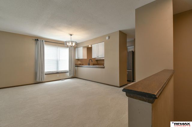 922 Carriage Way, Lincoln, NE 68510