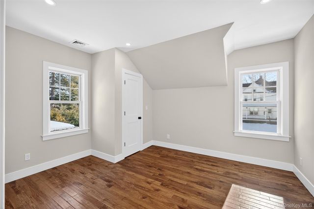 11 Roselle Avenue, Pleasantville, NY 10570