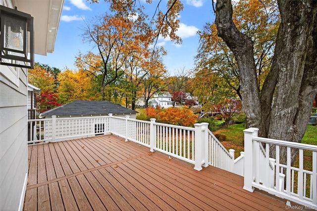 11 Roselle Avenue, Pleasantville, NY 10570