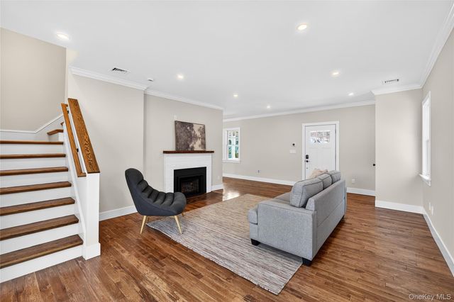 11 Roselle Avenue, Pleasantville, NY 10570