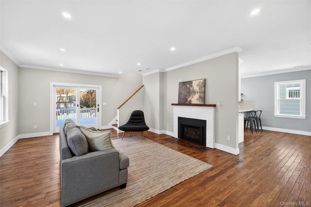 11 Roselle Avenue, Pleasantville, NY 10570