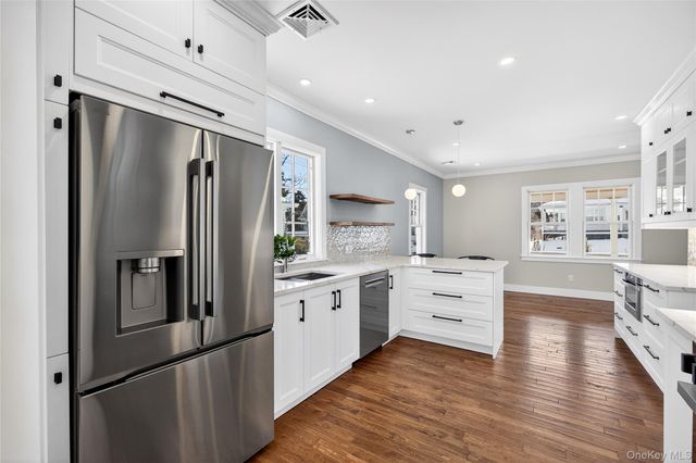 11 Roselle Avenue, Pleasantville, NY 10570